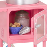 Toy cotton candy machine with door